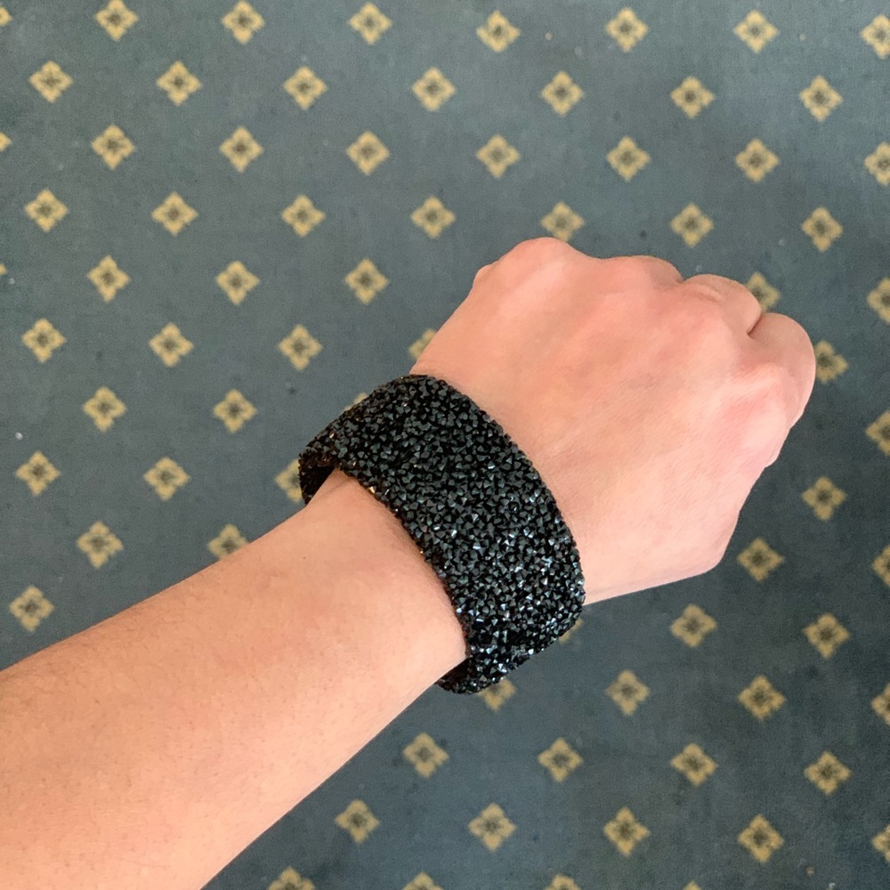 Black color Rhinestone Cluster Magnetic Bracelet - Picture 3 of 8